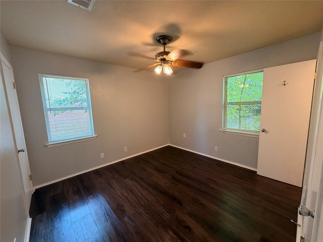 825 Bryan Dr - Photo 5 of 13