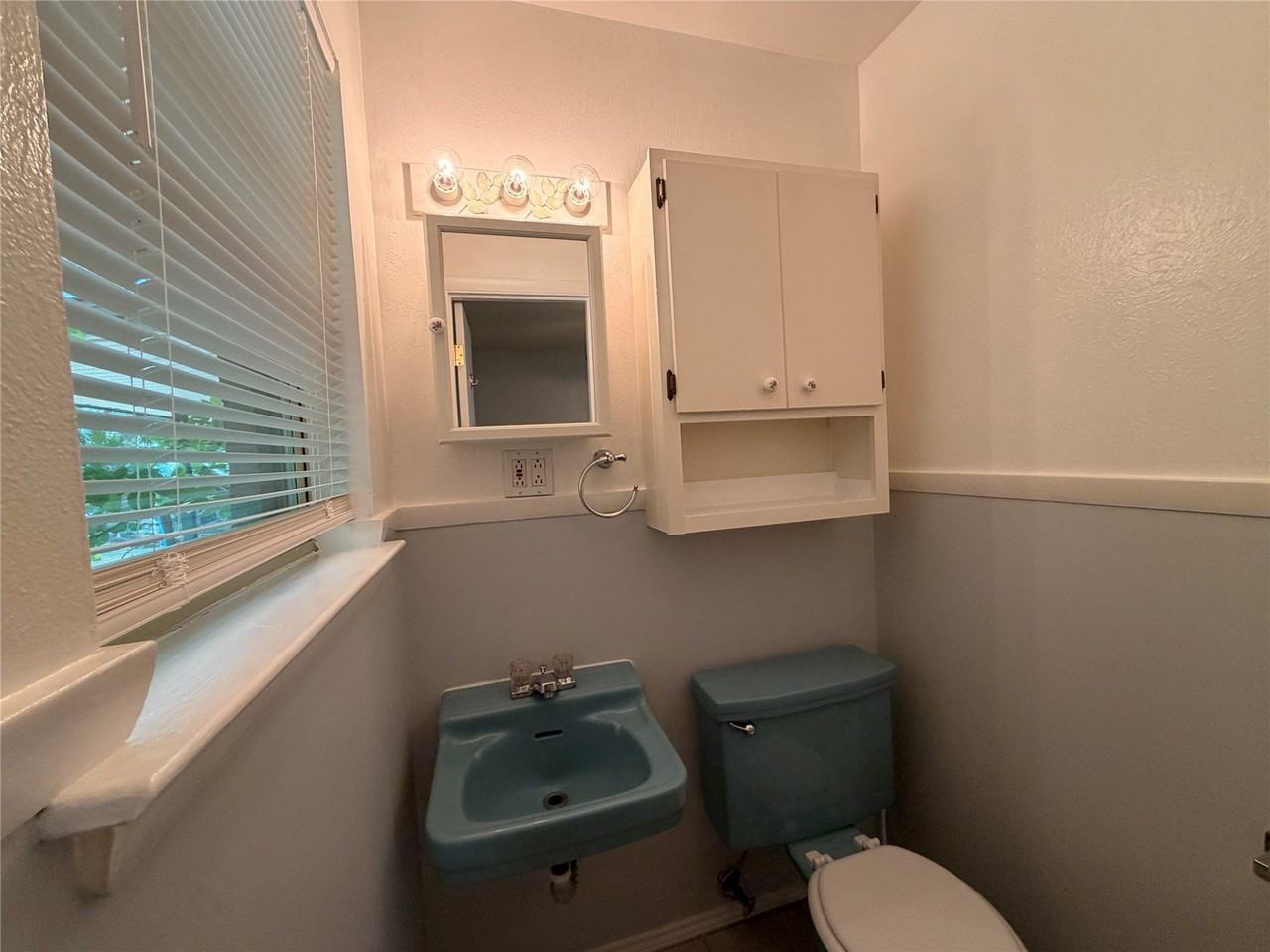 825 Bryan Dr - Photo 6 of 13