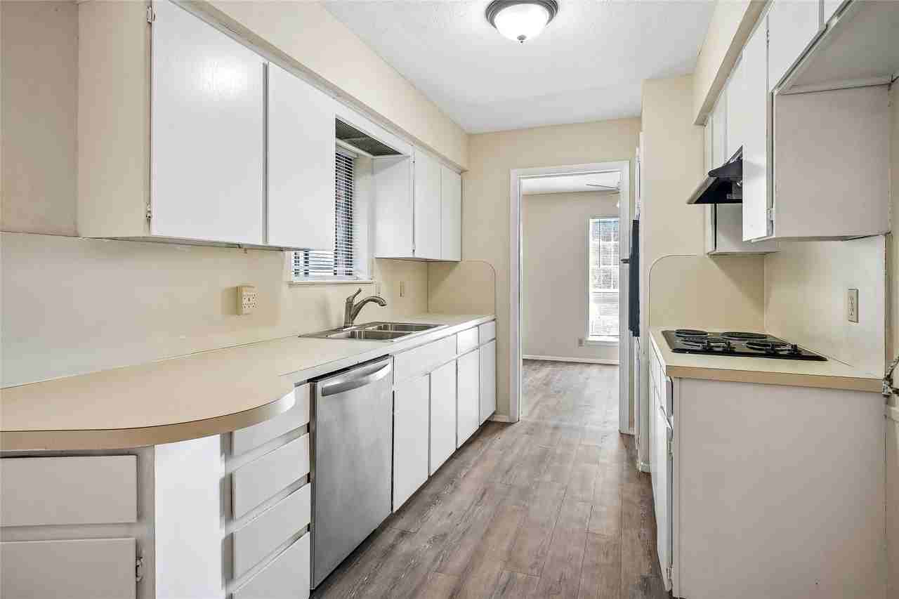 1903 N Floyd Rd - Photo 2 of 15