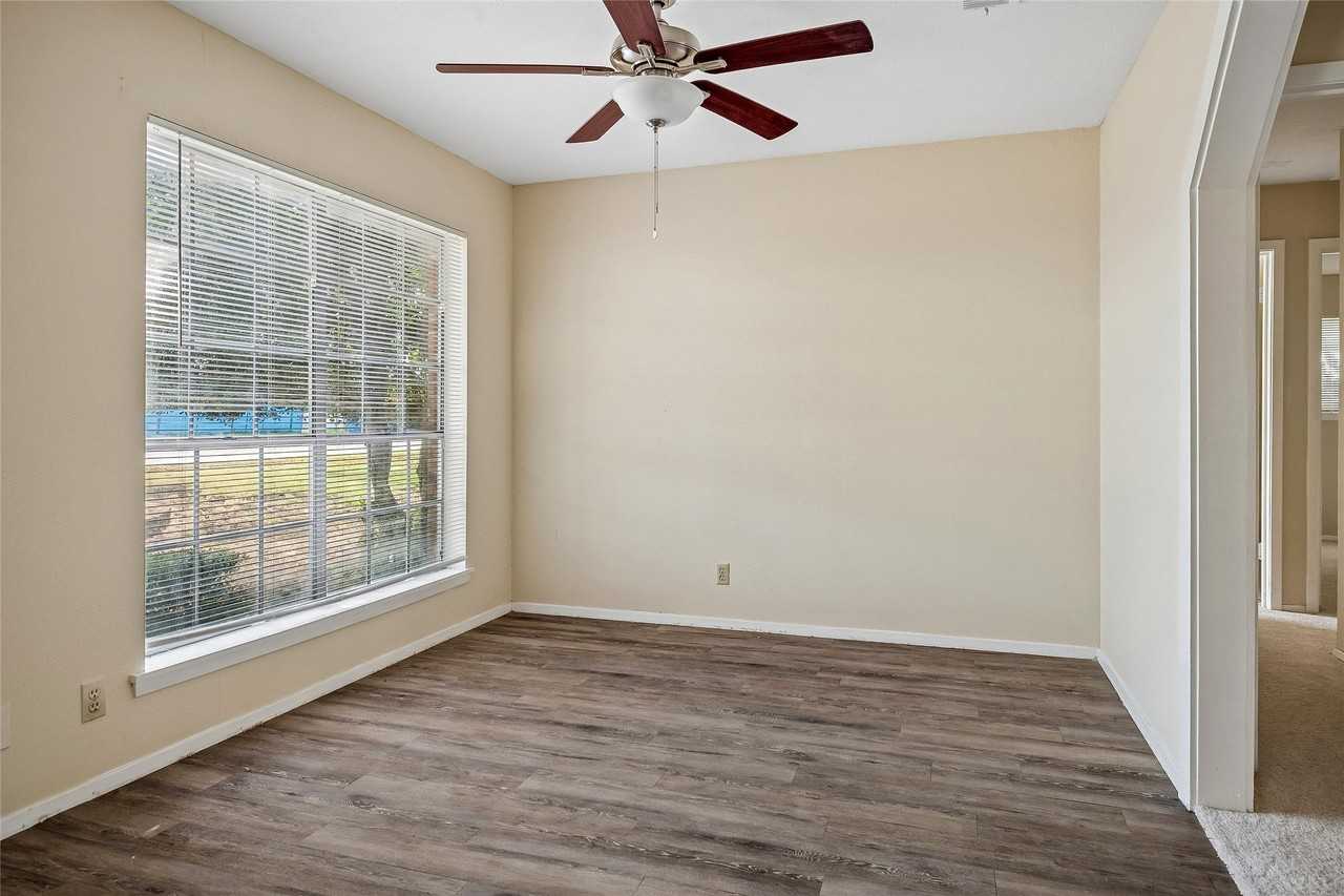 1903 N Floyd Rd - Photo 4 of 15