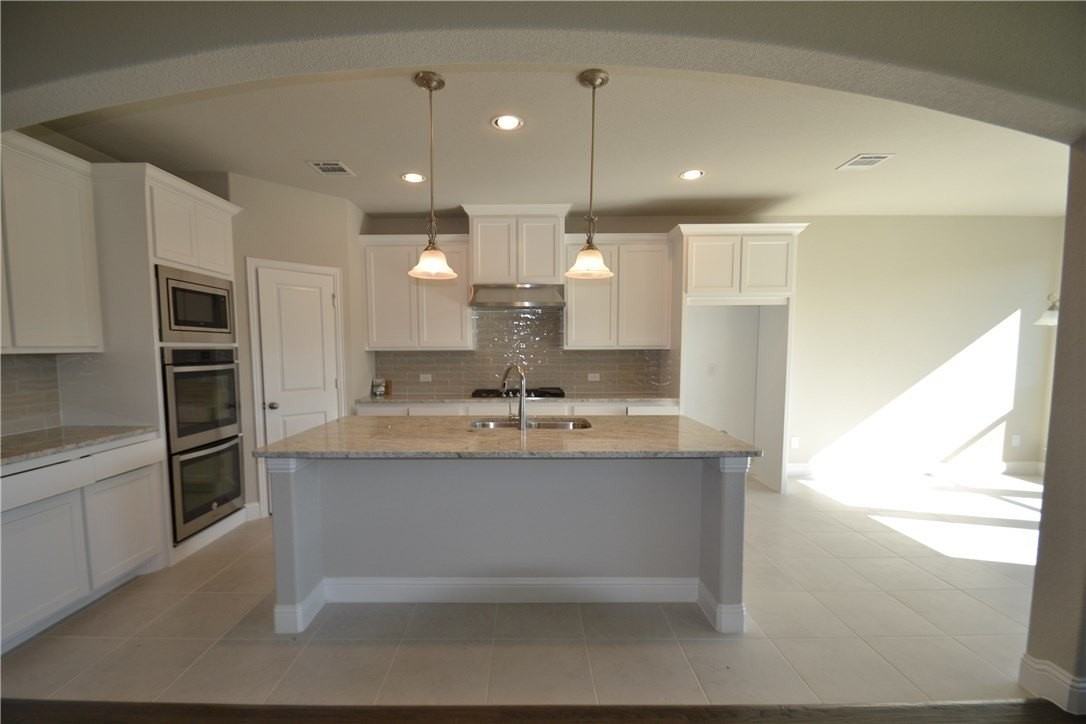 9724 Excursion Dr - Photo 4 of 35