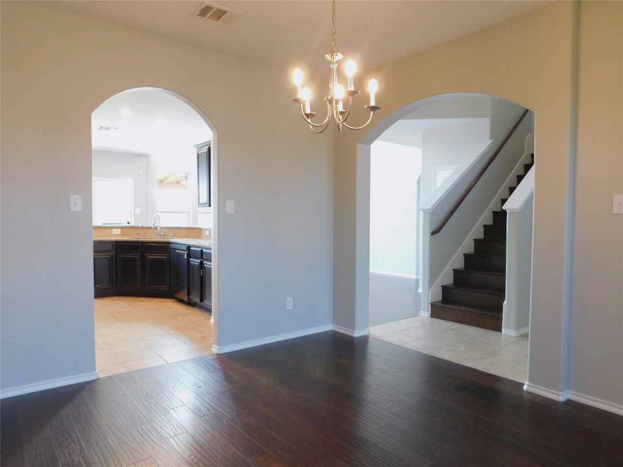 14904 Riverside Dr - Photo 5 of 37