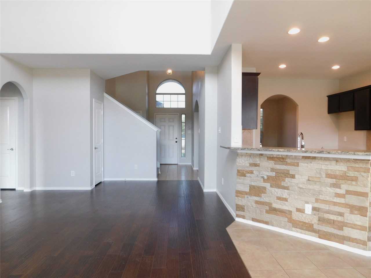 14904 Riverside Dr - Photo 6 of 37