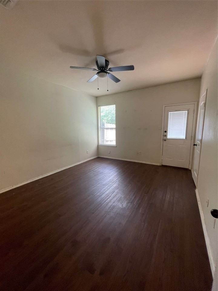 1428 Ravenwood Dr - Photo 4 of 11