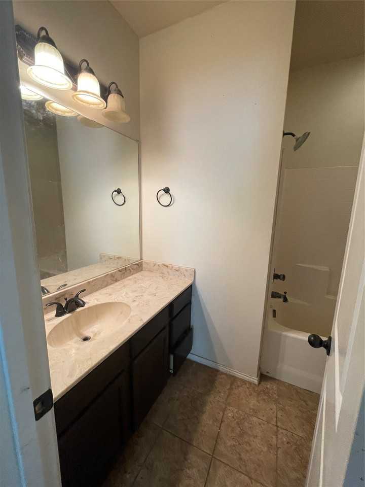 1428 Ravenwood Dr - Photo 5 of 11