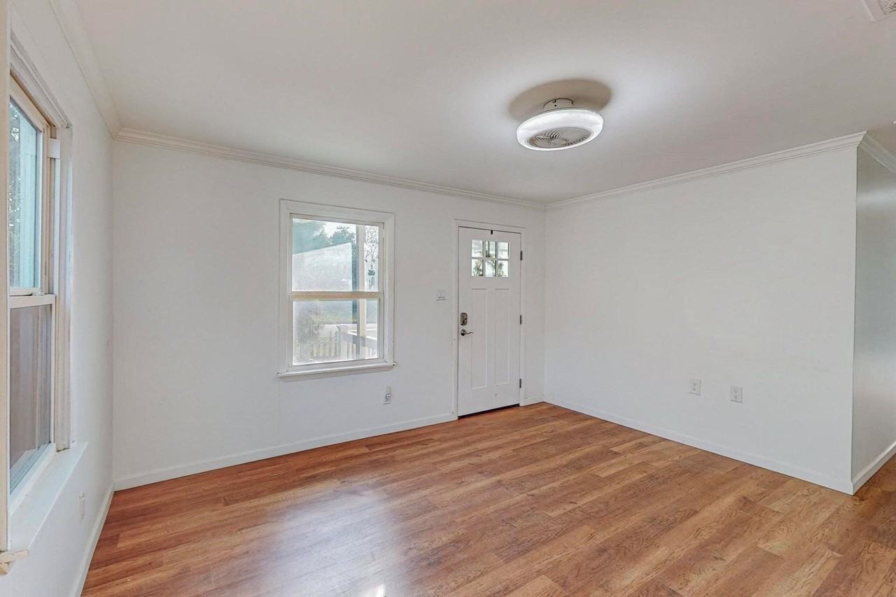 700 Broadway Ave - Photo 4 of 33