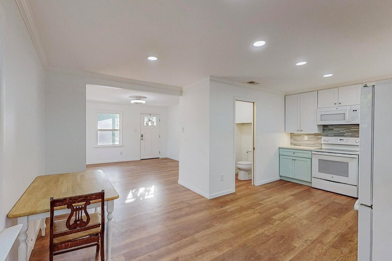700 Broadway Ave - Photo 5 of 33
