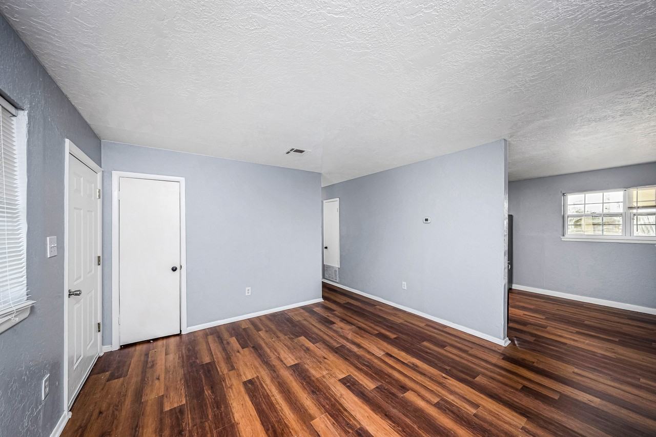 709 Sw 45th St #1 - Photo 3 of 21