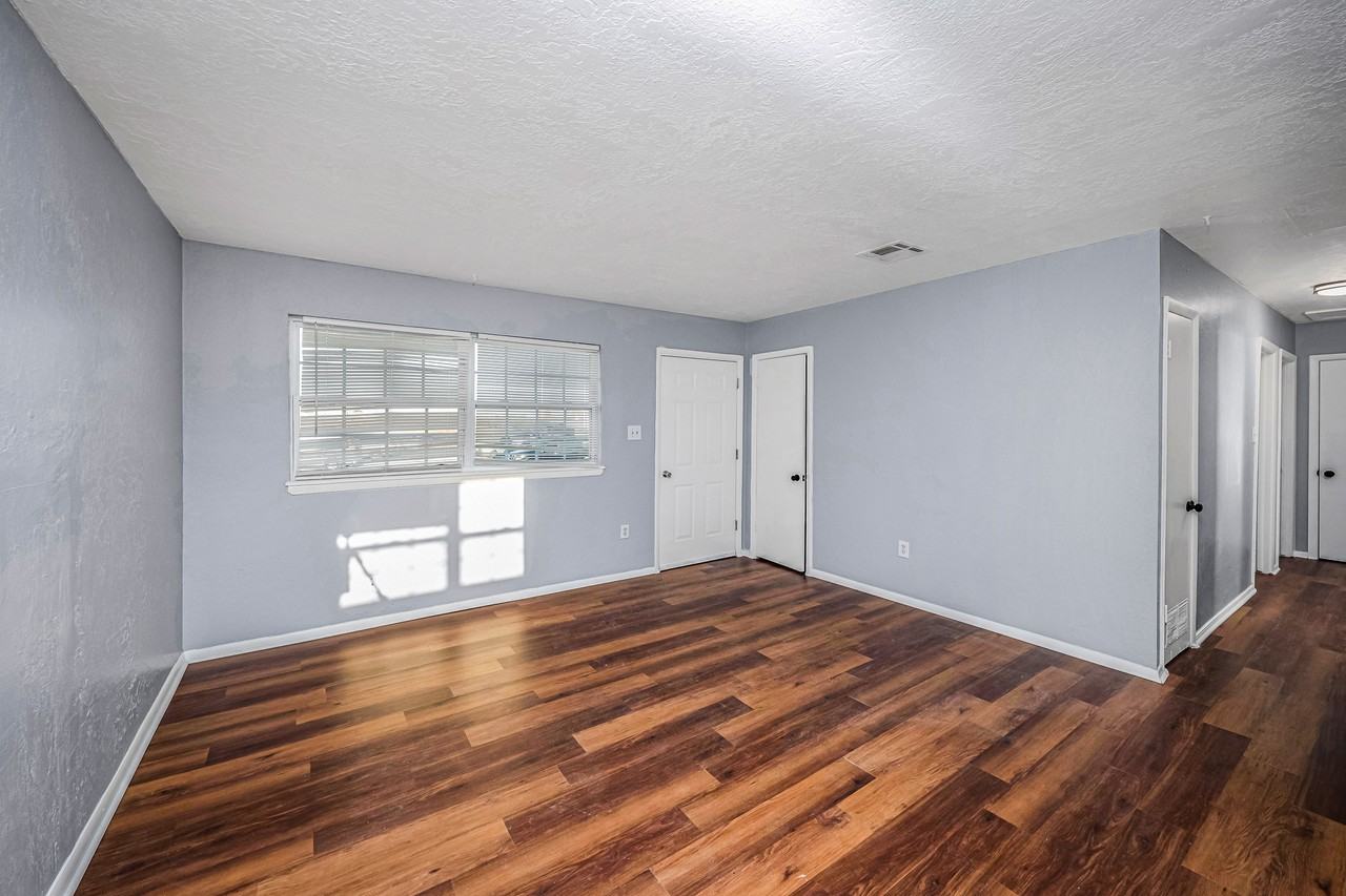 709 Sw 45th St #1 - Photo 6 of 21