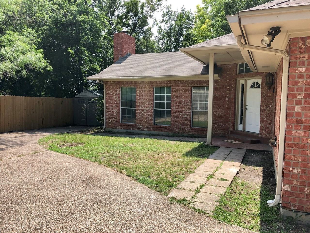 455 Strata Dr - Photo 2 of 22