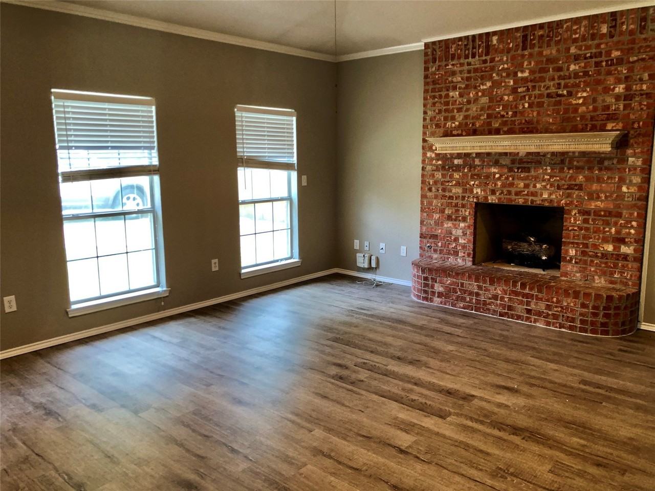 455 Strata Dr - Photo 6 of 22