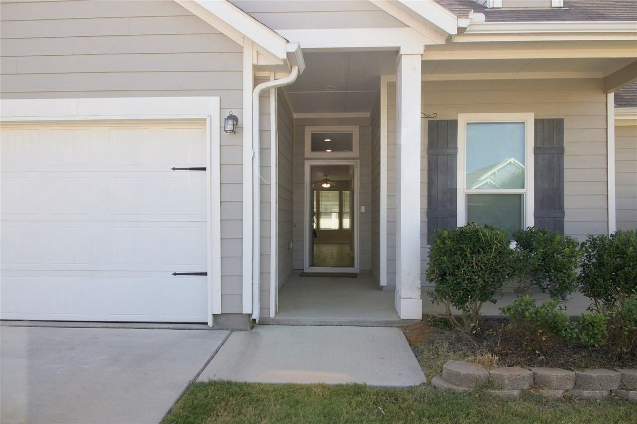 1723 Kenmore Rd - Photo 2 of 15