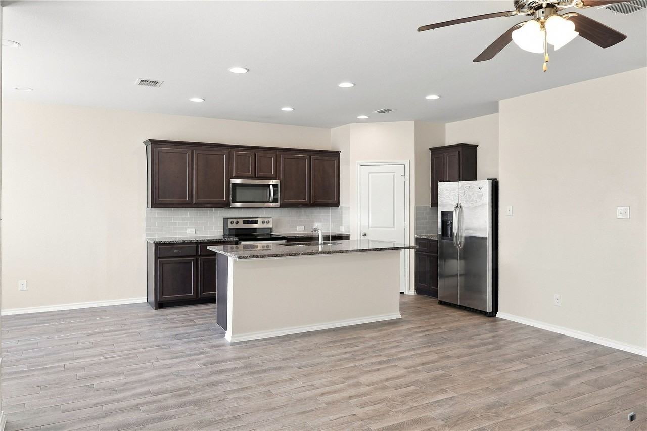 1723 Kenmore Rd - Photo 4 of 15