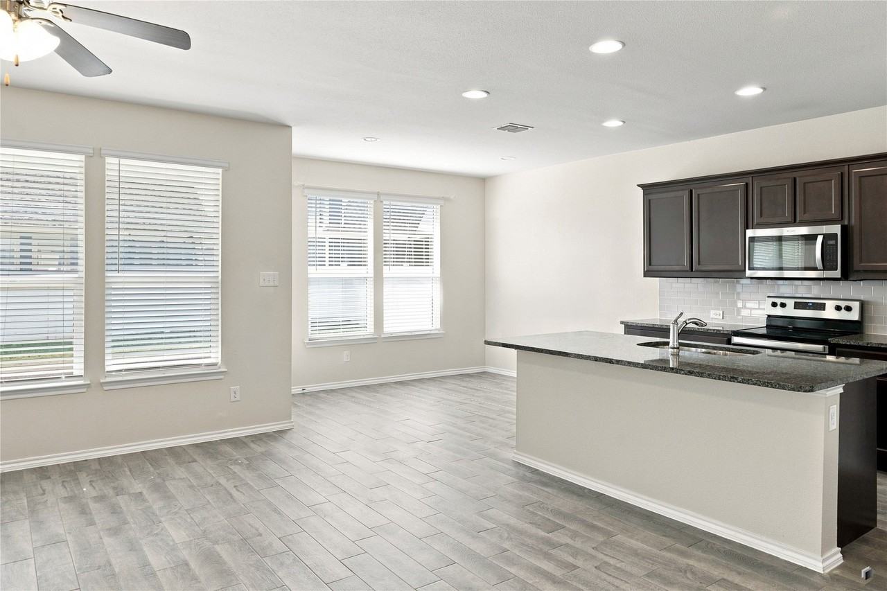 1723 Kenmore Rd - Photo 7 of 15