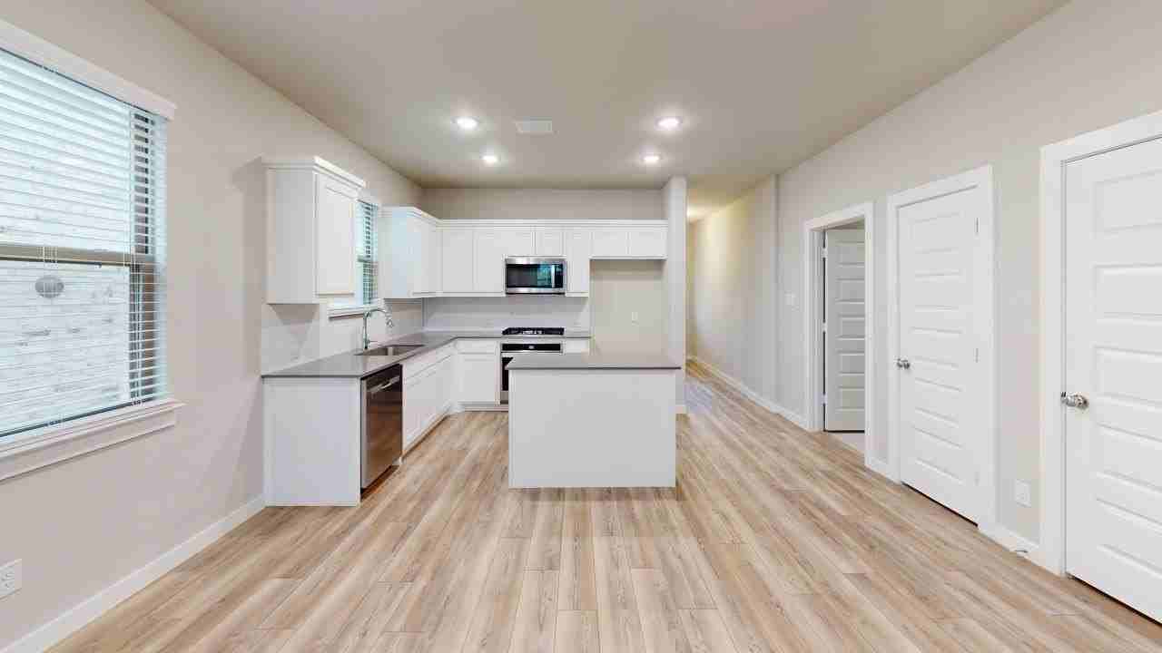 1323 Great Sand Dune St - Photo 5 of 26