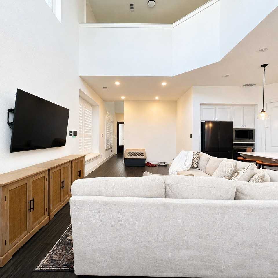 1131 Queensdown Way - Photo 3 of 14