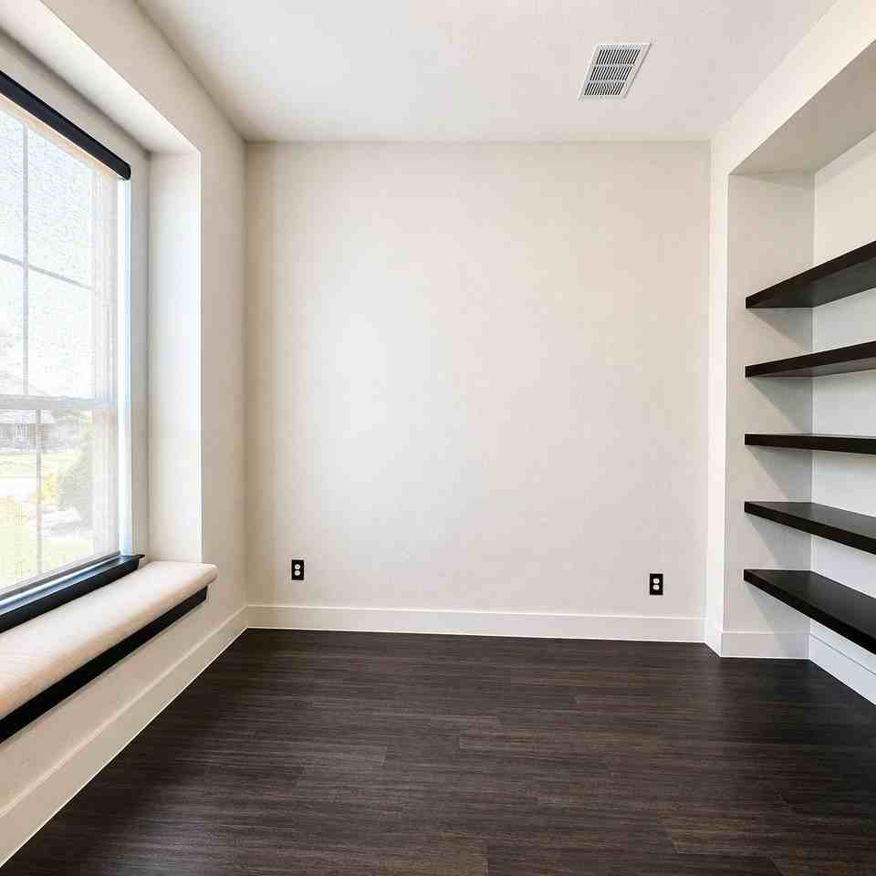1131 Queensdown Way - Photo 6 of 14