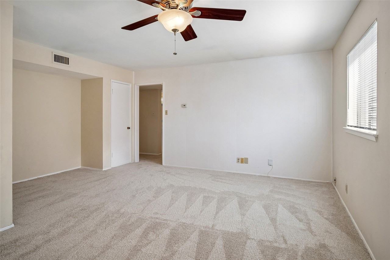 907 Greenbriar Ln - Photo 5 of 14