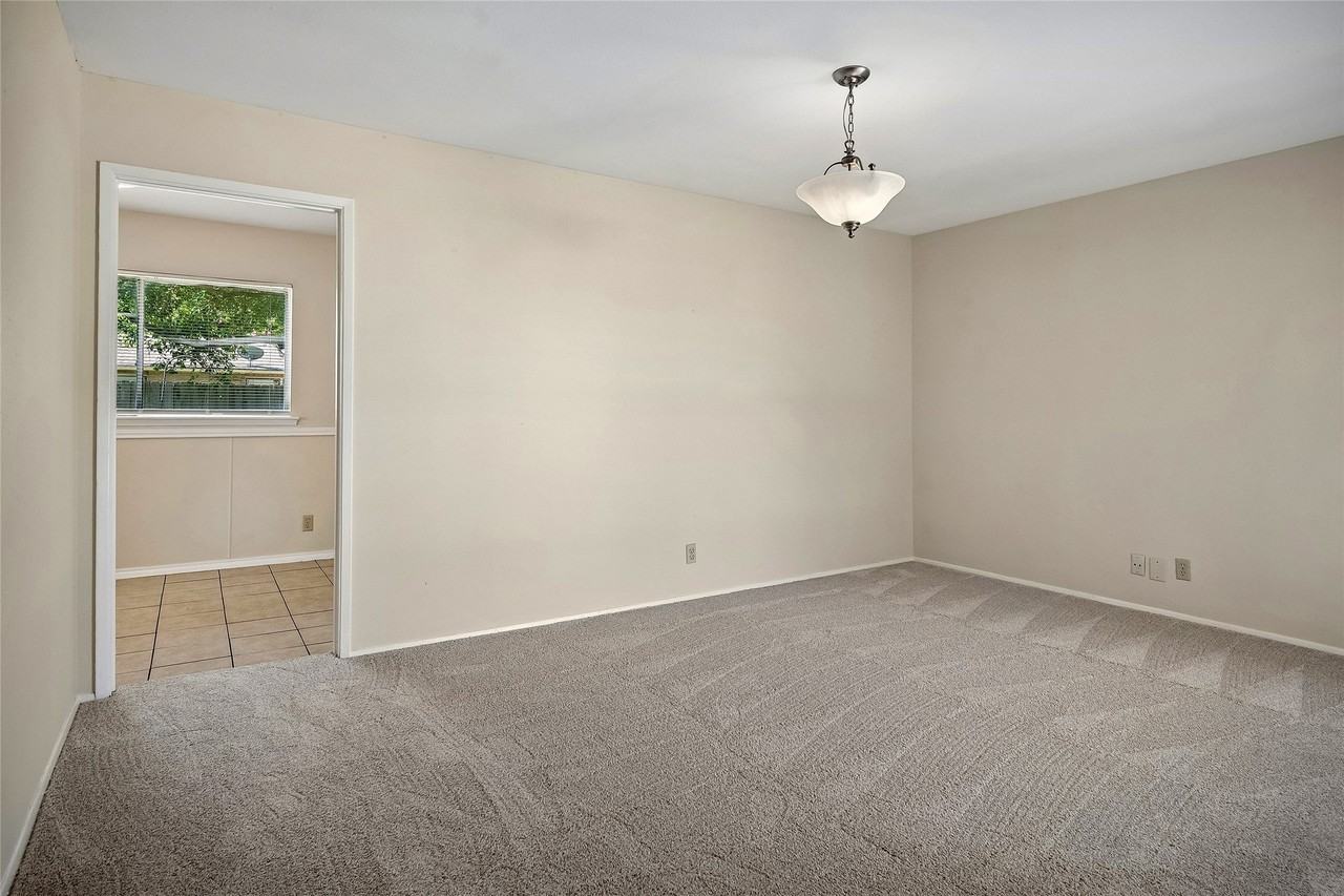 907 Greenbriar Ln - Photo 6 of 14
