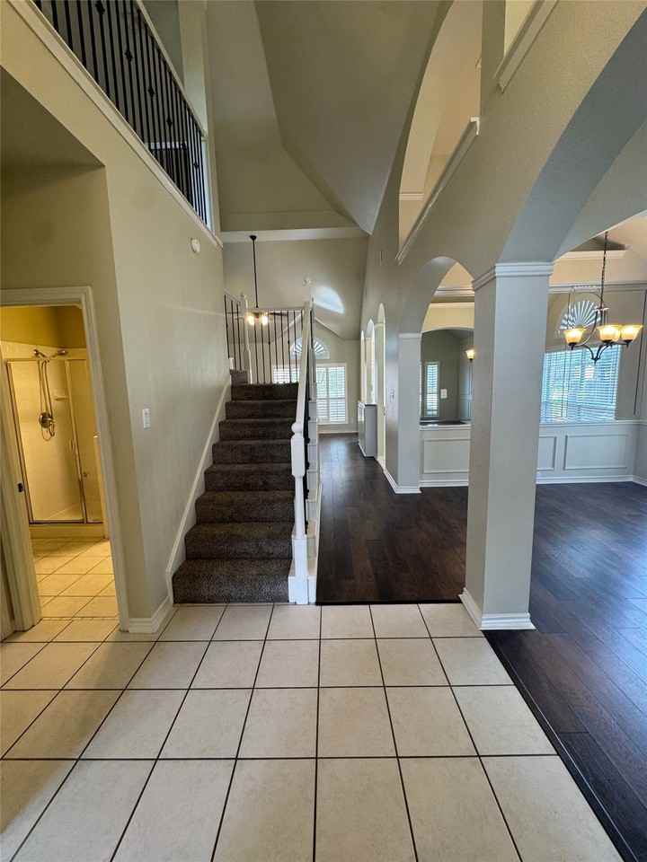 3006 Upland Dr - Photo 2 of 35