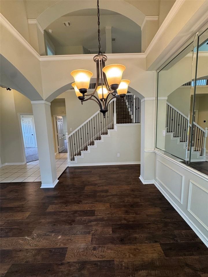 3006 Upland Dr - Photo 6 of 35