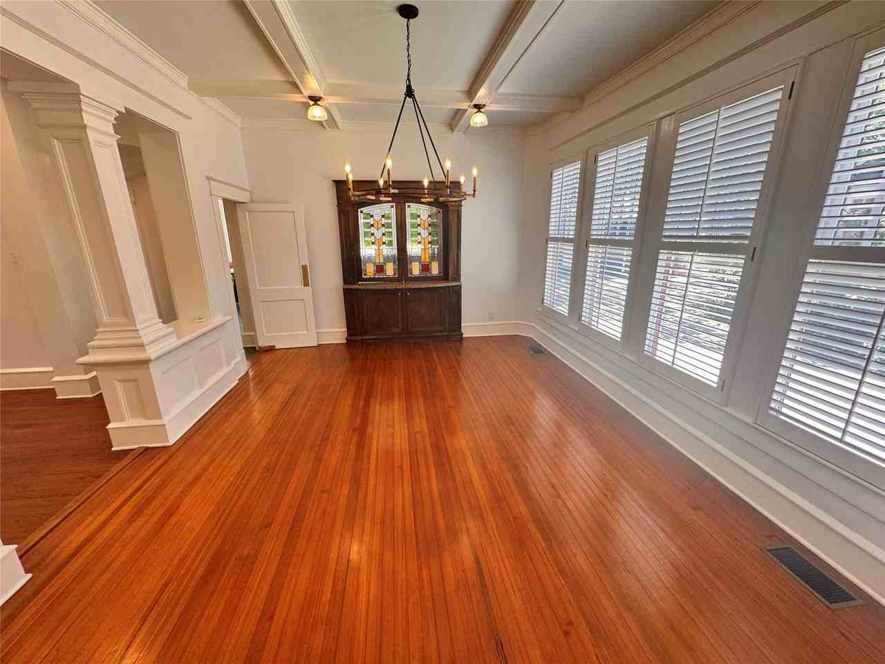 412 E 6th St - Photo 6 of 38
