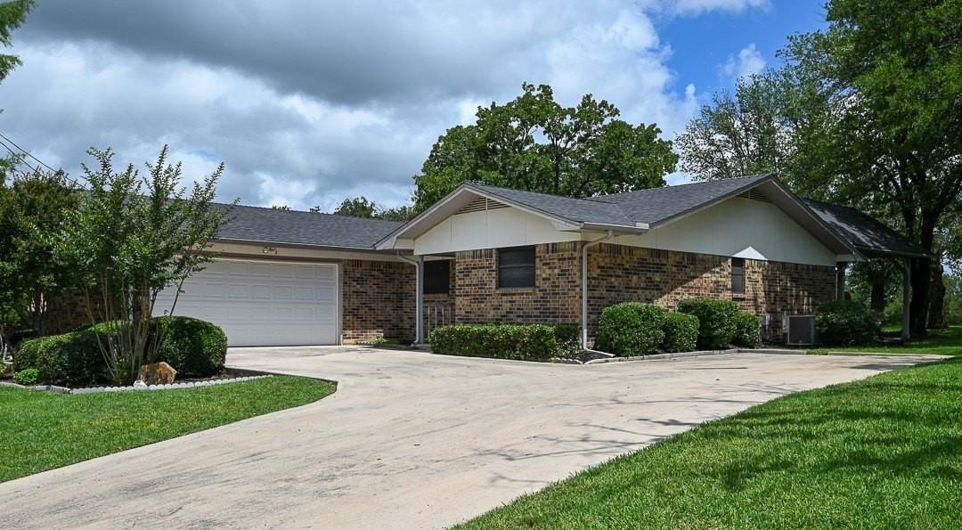 412 Half Moon Way - Photo 2 of 18