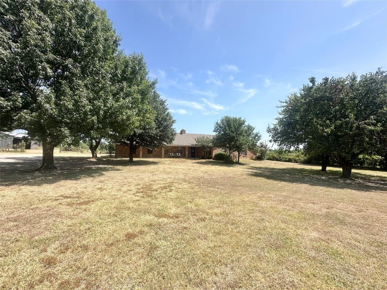 2829 Bailey Ln - Photo 2 of 27
