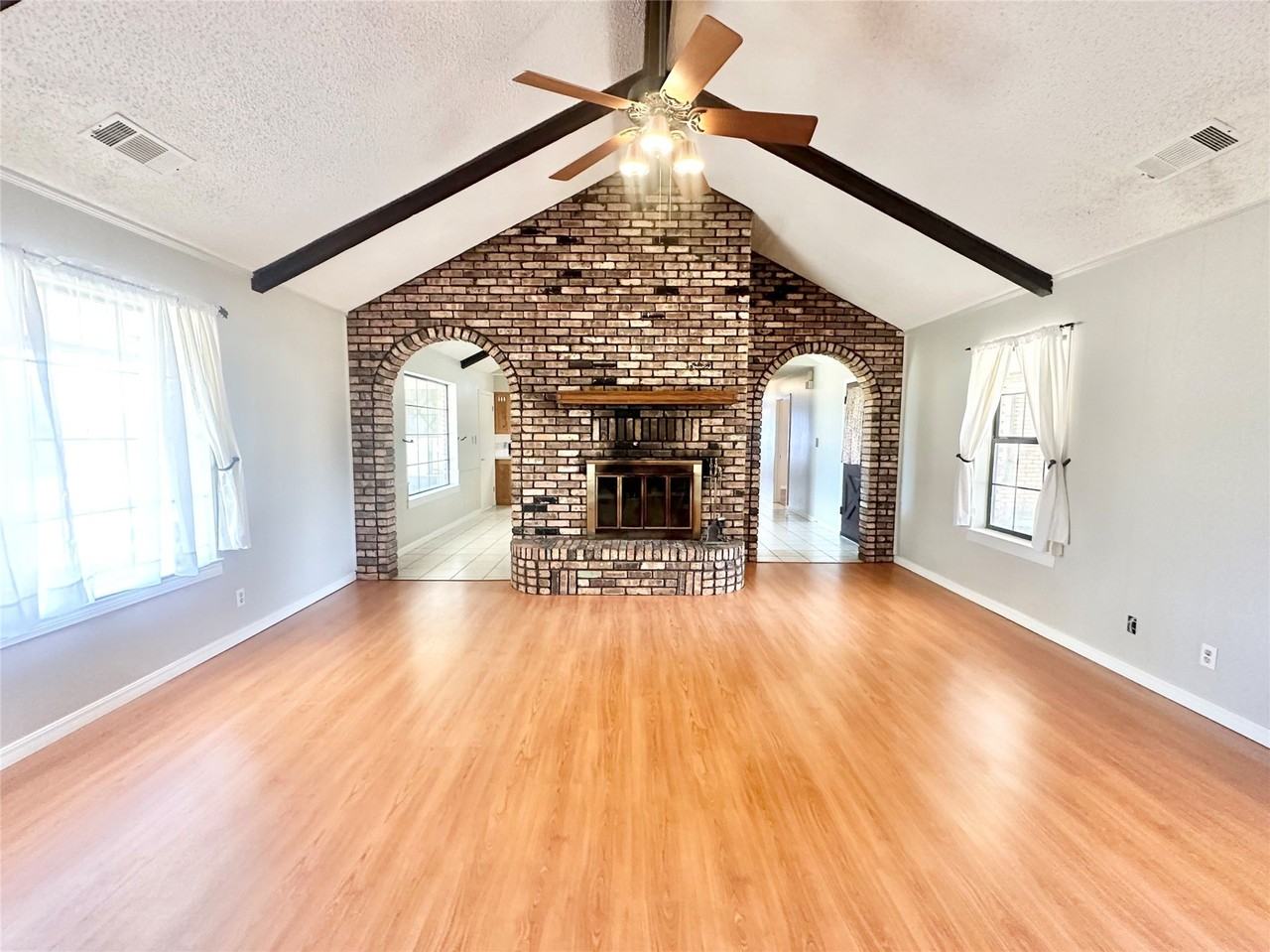 2829 Bailey Ln - Photo 3 of 27