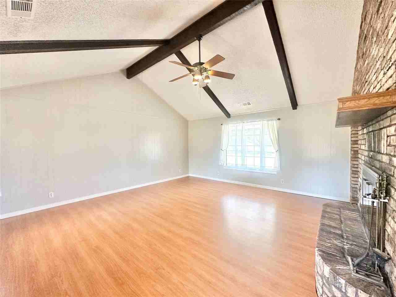 2829 Bailey Ln - Photo 4 of 27