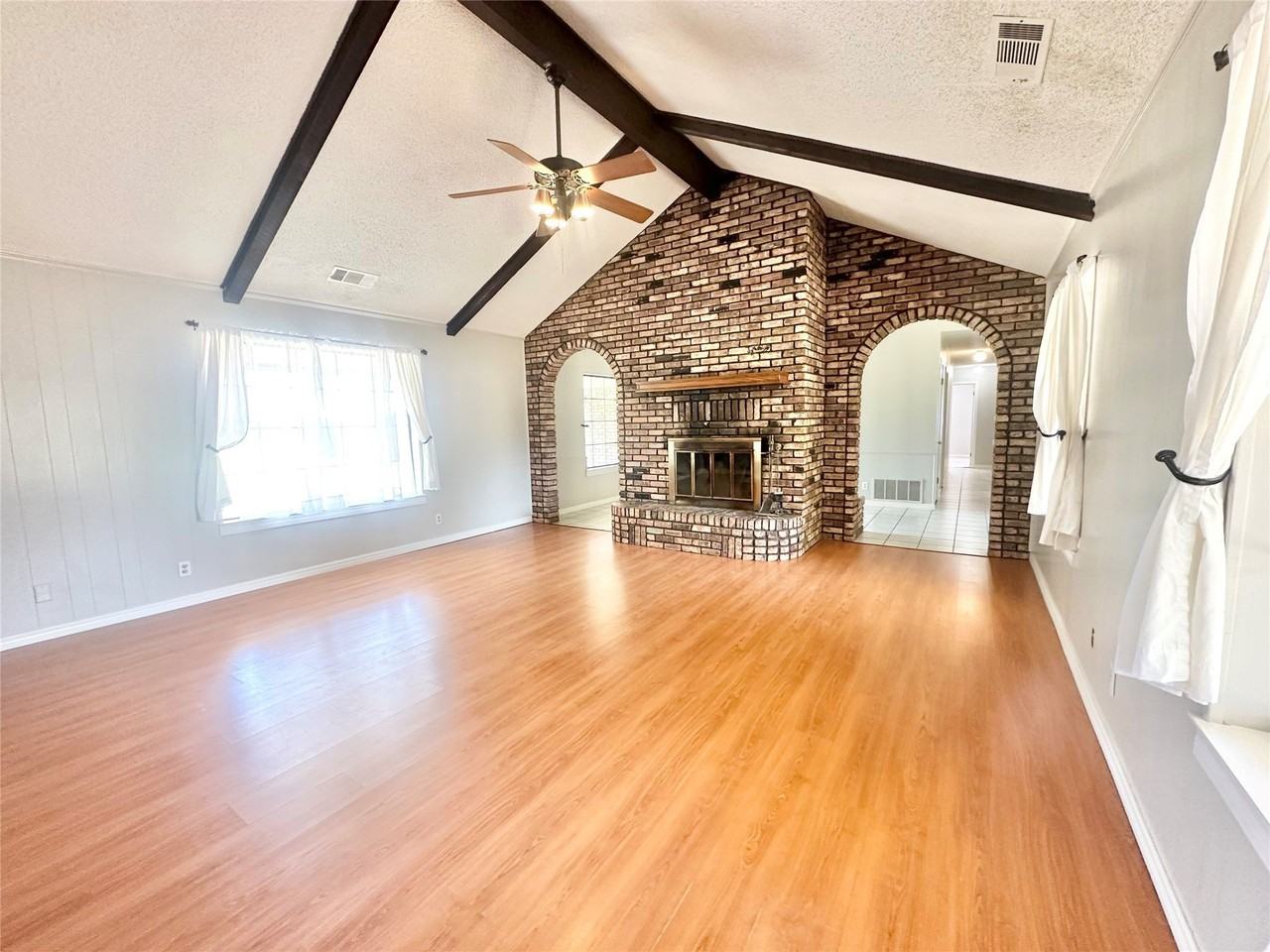 2829 Bailey Ln - Photo 5 of 27
