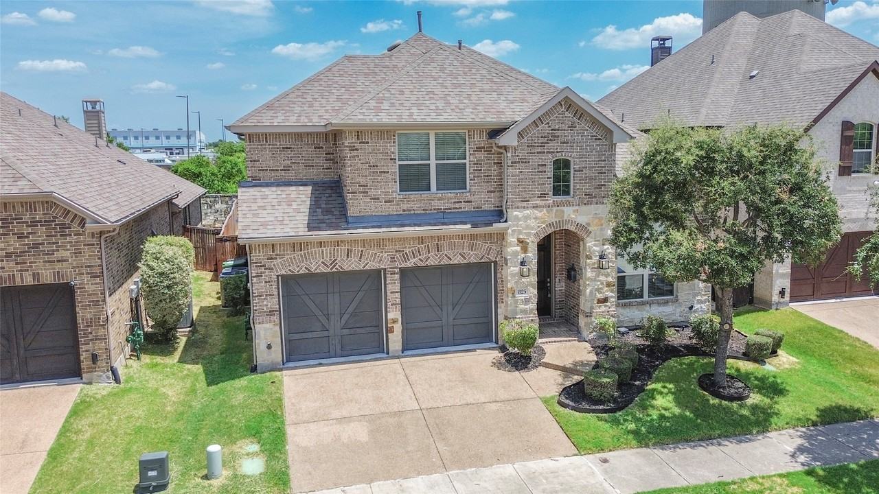 825 Warwick Blvd - Photo 2 of 38