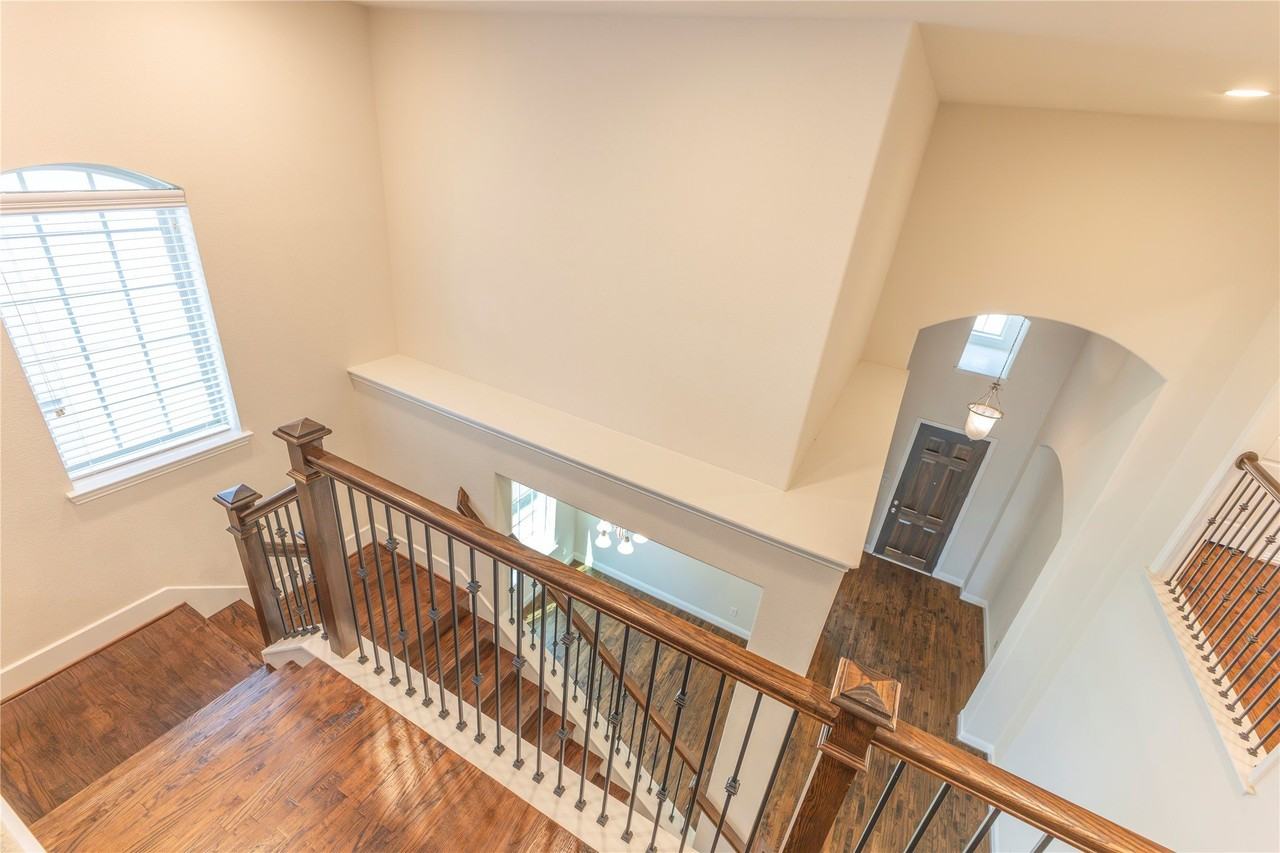 825 Warwick Blvd - Photo 6 of 38