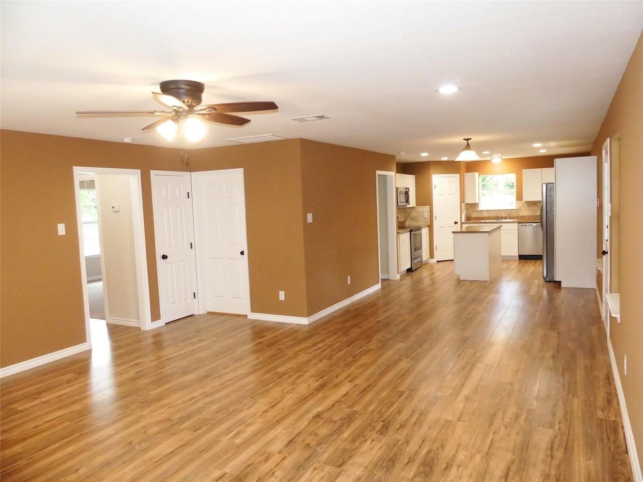 214 Braz St - Photo 2 of 39