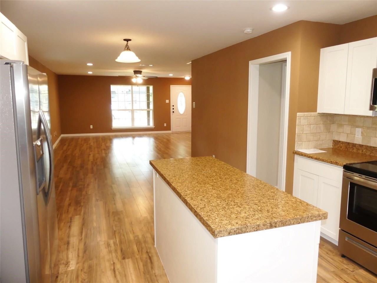 214 Braz St - Photo 4 of 39