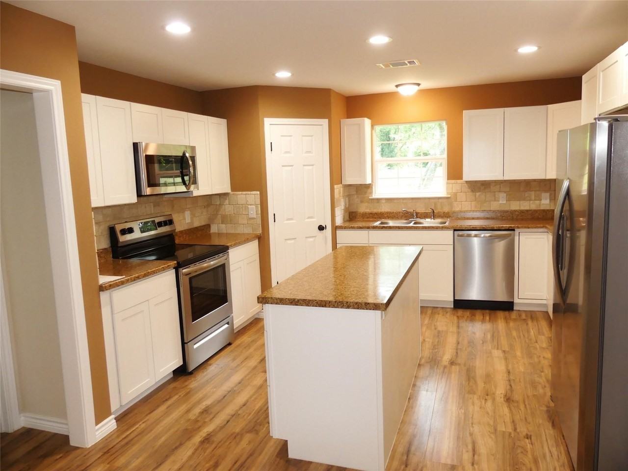 214 Braz St - Photo 6 of 39
