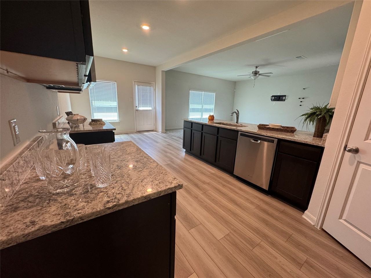 137 Sammy Fowler Ave - Photo 4 of 39