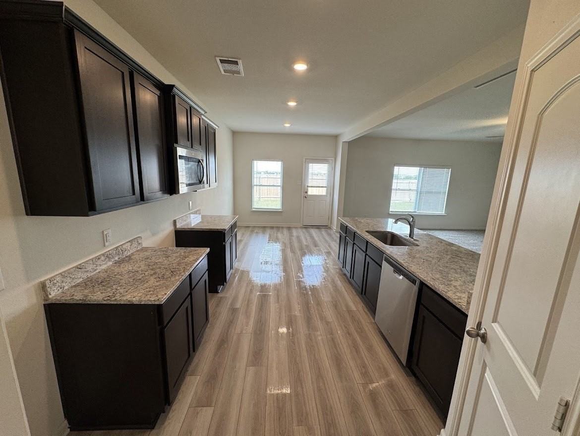 137 Sammy Fowler Ave - Photo 5 of 39