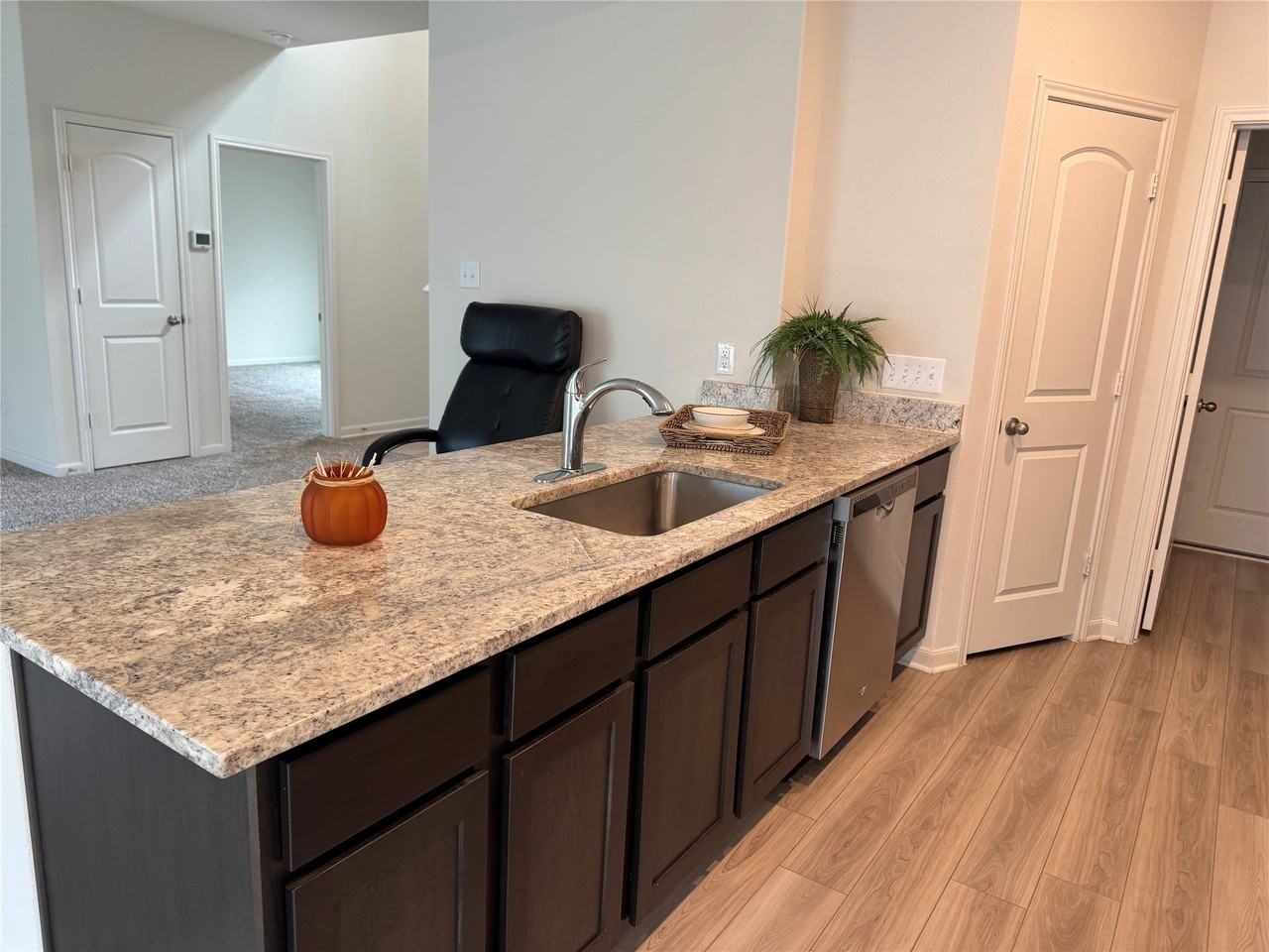 137 Sammy Fowler Ave - Photo 6 of 39