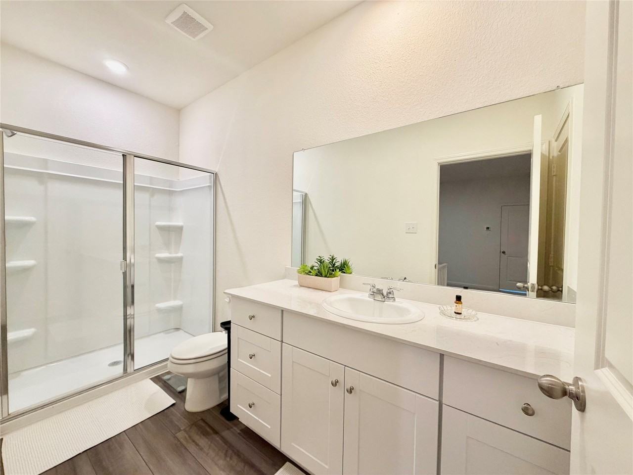 2104 Meadow Park Dr - Photo 4 of 20