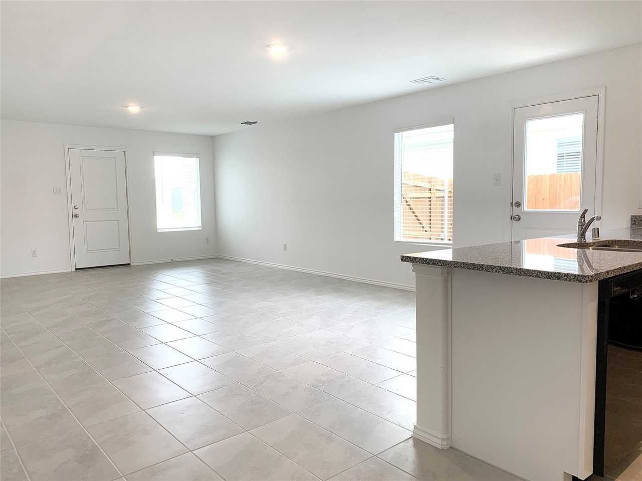 7212 Gray Wolf Ln - Photo 3 of 40