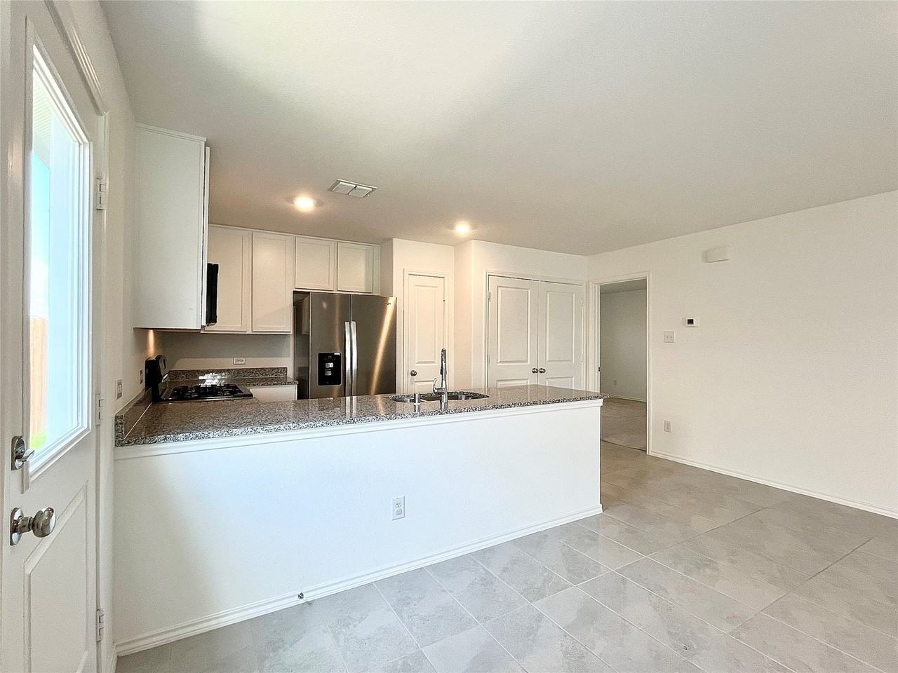 7212 Gray Wolf Ln - Photo 4 of 40