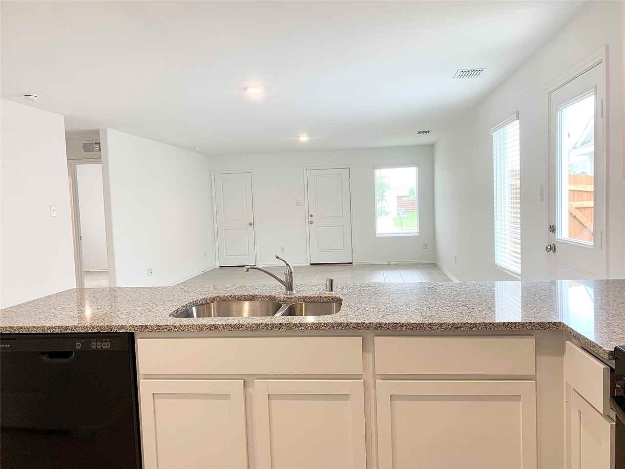 7212 Gray Wolf Ln - Photo 6 of 40