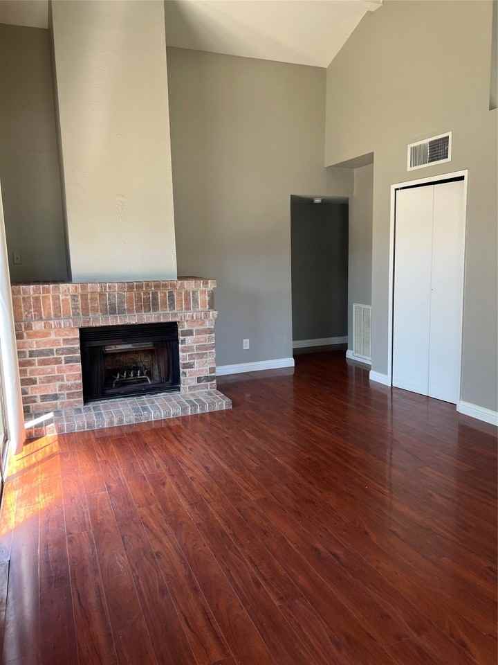 2101 Pennington Dr - Photo 2 of 12