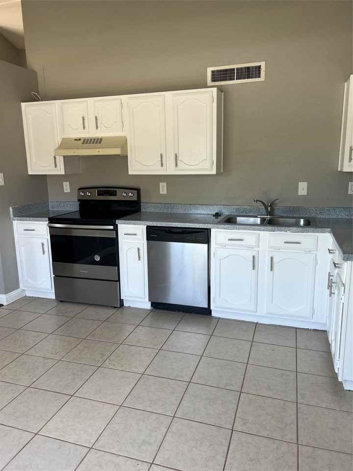 2101 Pennington Dr - Photo 4 of 12