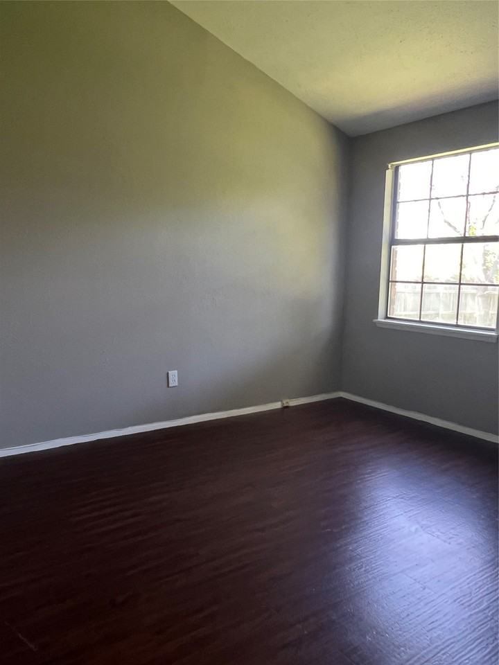 2101 Pennington Dr - Photo 6 of 12