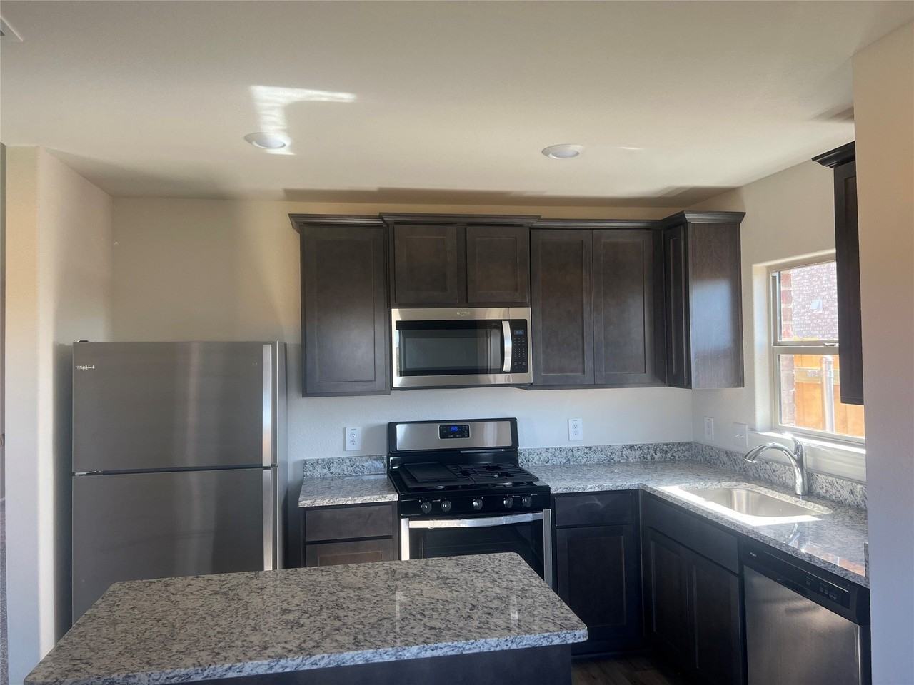 3005 Boran Dr - Photo 5 of 19