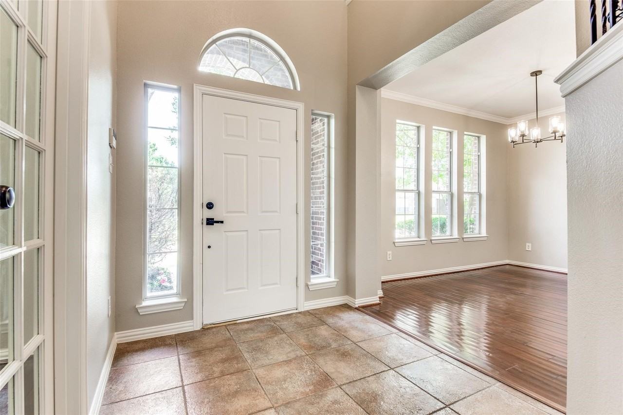 15704 Grove Crest Dr - Photo 2 of 24