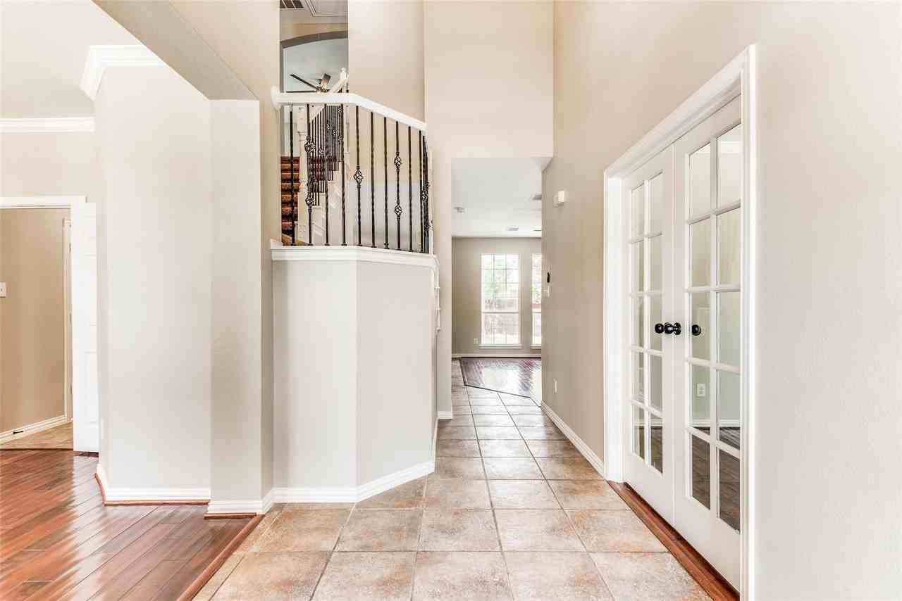 15704 Grove Crest Dr - Photo 3 of 24