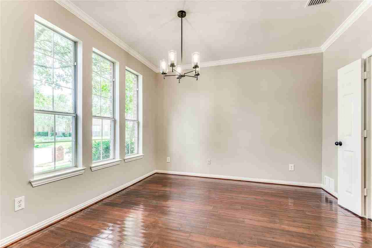 15704 Grove Crest Dr - Photo 4 of 24